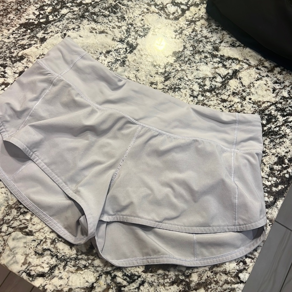 Lululemon size 6 speed up shorts w/ 2.5 inseem